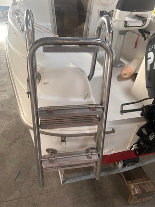 Embarcación Quicksilver 420 con remolque