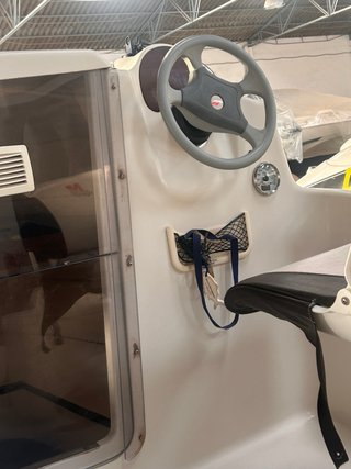 Embarcación Quicksilver 420 con remolque