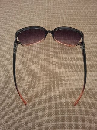 Occhiali da sole oversize neri e rosa