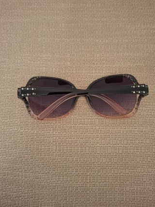 Occhiali da sole oversize neri e rosa