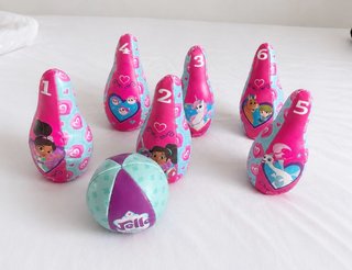 Juego Bolos Niña con Pelota
