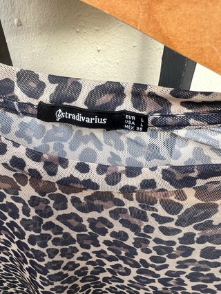 Top Stradivarius Transparente Leopardo Talla L
