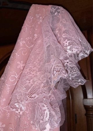 Abito curvy da cerimonia lungo in pizzo rosa