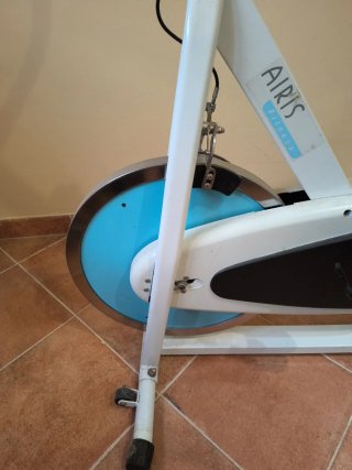 Bicicleta Spinning AIRIS Blanca y Azul