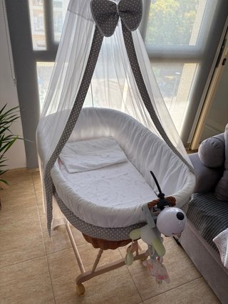 Minicuna mimbre y textil blanco
