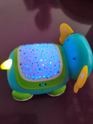 Elefante interactivo musical y proyector