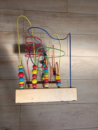 Ábaco infantil de madera y metal