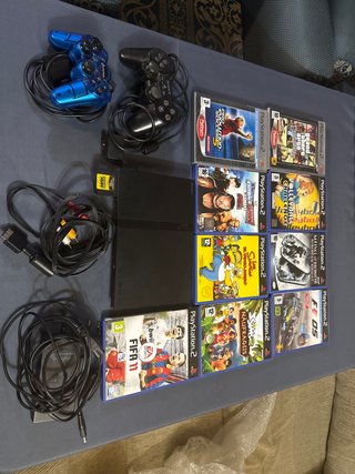 Consola PlayStation 2 con 2 mandos y 9 juegos