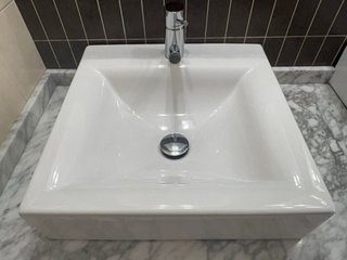 Lavabos blancos de cerámica