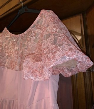 Abito curvy rosa lungo con pizzo
