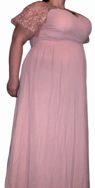 Abito curvy rosa lungo con pizzo