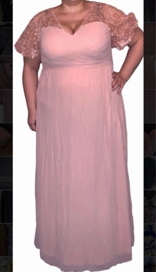 Abito curvy rosa lungo con pizzo
