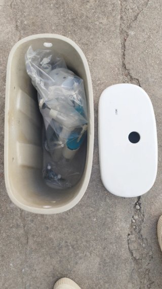 Inodoro de porcelana blanco, nuevo a estrenar.