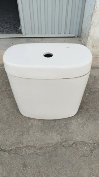 Inodoro de porcelana blanco, nuevo a estrenar.