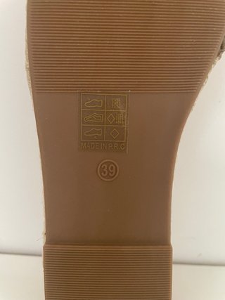 Sandalias rojas con lazo