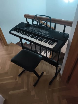 Teclado Alesis Melody 61 con soporte