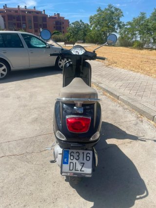 Vespa 125LX Negra