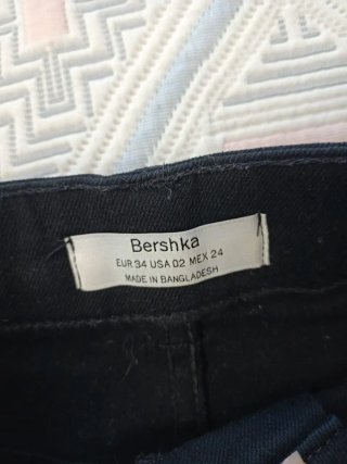 Falda vaquera negra Bershka Talla 34