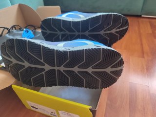 Zapatillas de seguridad Forli negras y moradas