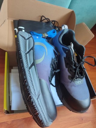 Zapatillas de seguridad Forli negras y moradas