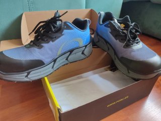 Zapatillas de seguridad Forli negras y moradas