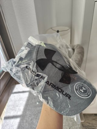 Gorra Under Armour Negra y Gris
