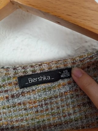 Camiseta Bershka manga larga escotada XS