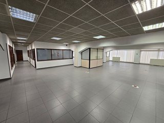 Local comercial en alquiler en Tenderina Alta - Fozaneldi en Oviedo