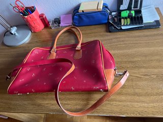 Bolso rojo mujer con estampado de caballos