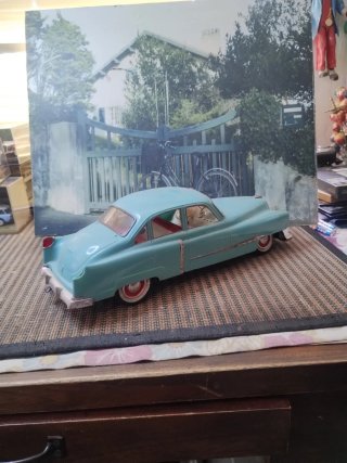 Coche de juguete Paya Rico