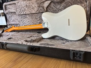 Fender Telecaster American ULTRA II MN AVL