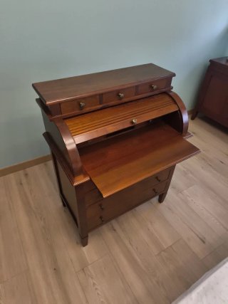 Buró de pino con cajones