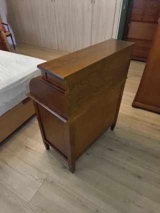 Buró de pino con cajones