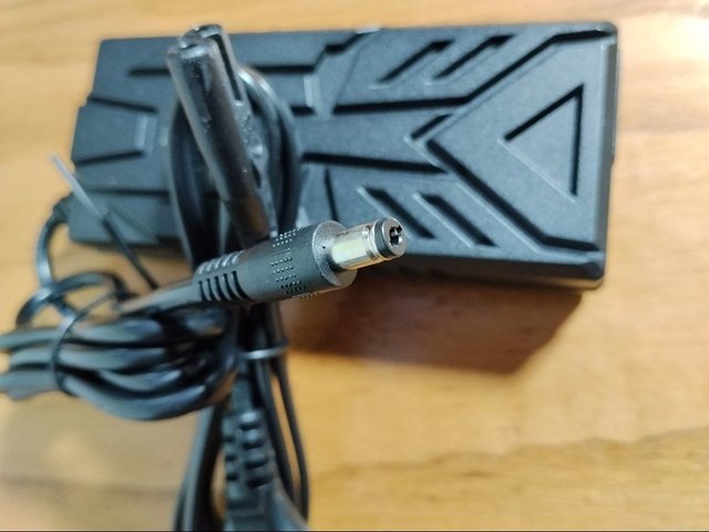 Caricabatterie per monopattino elettrico 42V 1,7A