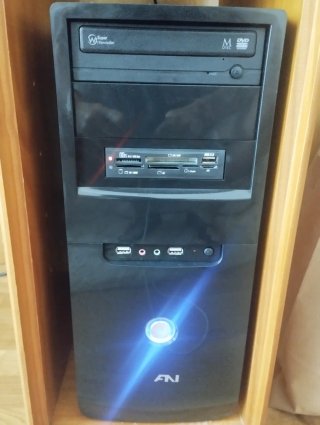 Pantalla LG Flatron, Teclado Logitech y PC