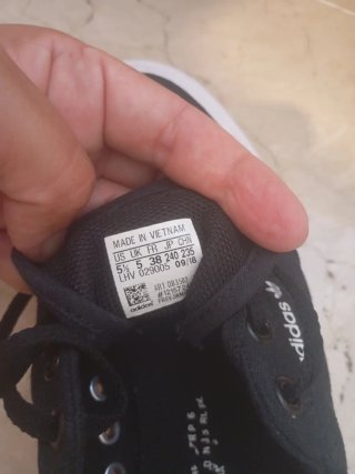 Zapatillas Adidas Negras y Blancas