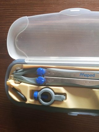 Compás Maped con accesorios
