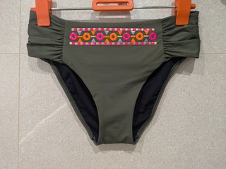 Bikini ORY verde con detalles étnicos | Talla M