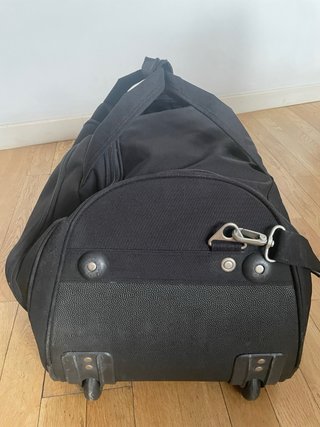 Maleta de viaje negra 75L con ruedas tipo saco