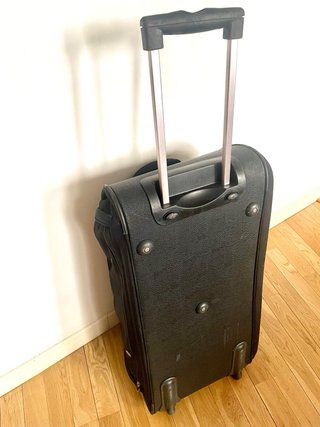 Maleta de viaje negra 75L con ruedas tipo saco