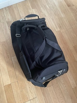 Maleta de viaje negra 75L con ruedas tipo saco