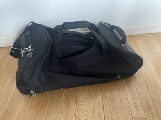 Maleta de viaje negra 75L con ruedas tipo saco