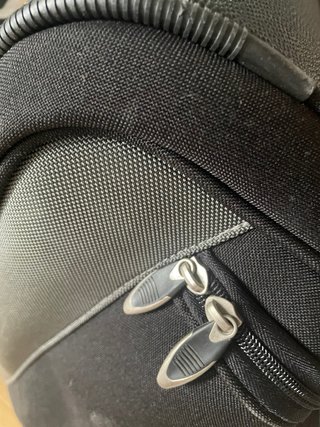 Maleta de viaje negra 75L con ruedas tipo saco