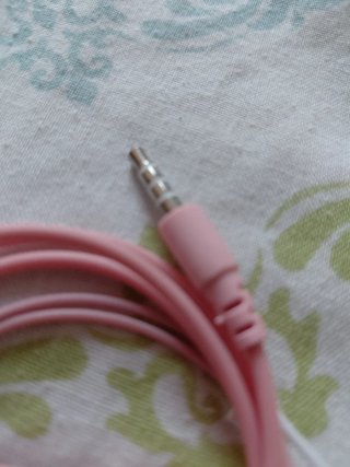 Auriculares rosa con cable