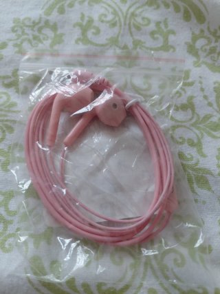 Auriculares rosa con cable