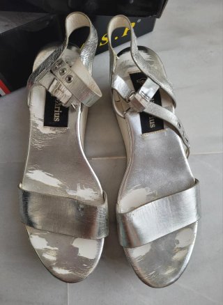 SANDALIAS CON PLATAFORMAS STRADIVARIUS.