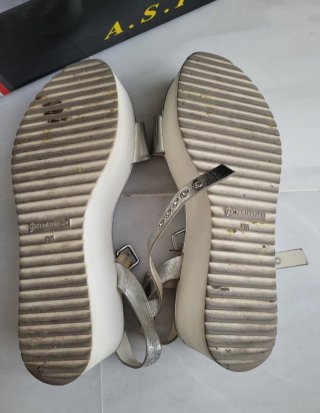 SANDALIAS CON PLATAFORMAS STRADIVARIUS.