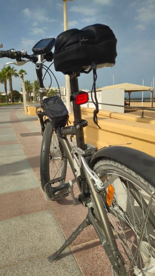 Bicicleta de montaña, campo y carril bici