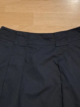 Falda negra corta verano