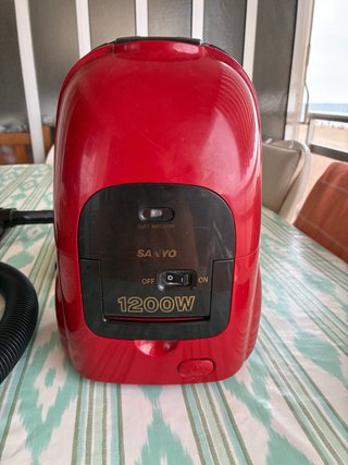 Aspirador Sanyo 1200W Rojo